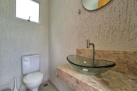 Casa de condomínio para alugar com 350m², 4 quartos e 6 vagas Casa de condomínio para alugar com 350m², 4 quartos e 6 vagasBanheiro de Serviço