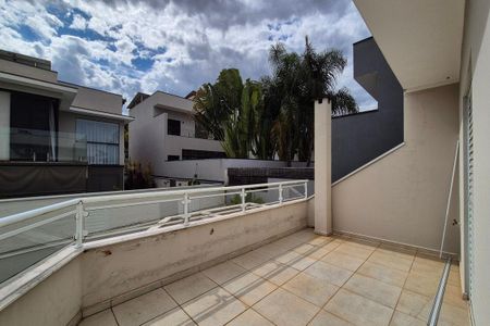 Casa de condomínio para alugar com 350m², 4 quartos e 6 vagas Casa de condomínio para alugar com 350m², 4 quartos e 6 vagasVaranda da Suíte