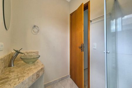 Casa de condomínio para alugar com 350m², 4 quartos e 6 vagas Casa de condomínio para alugar com 350m², 4 quartos e 6 vagasBanheiro da Suíte