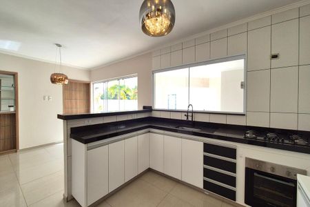 Casa de condomínio para alugar com 350m², 4 quartos e 6 vagas Casa de condomínio para alugar com 350m², 4 quartos e 6 vagasCozinha