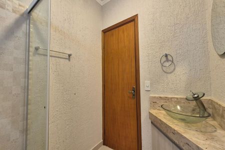 Casa de condomínio para alugar com 350m², 4 quartos e 6 vagas Casa de condomínio para alugar com 350m², 4 quartos e 6 vagasBanheiro