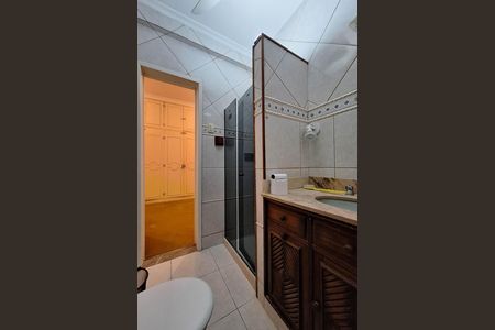 Apartamento à venda com 130m², 3 quartos e 1 vaga Apartamento à venda com 130m², 3 quartos e 1 vagaBanheiro da Suíte 1