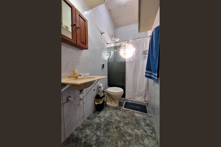 Banheiro de kitnet/studio para alugar com 1 quarto, 44m² em Matapaca, Niterói