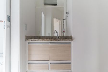 Banheiro de apartamento para alugar com 2 quartos, 60m² em Loteamento Mogilar, Mogi das Cruzes