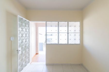 Casa para alugar com 70m², 2 quartos e 1 vaga Casa para alugar com 70m², 2 quartos e 1 vagaSala