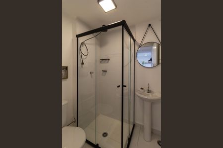 Banheiro de apartamento para alugar com 2 quartos, 32m² em Parque Industrial Tomas Edson, São Paulo