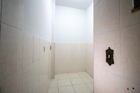 Apartamento à venda com 63m², 2 quartos e sem vaga Apartamento à venda com 63m², 2 quartos e sem vagaBanheiro de serviço
