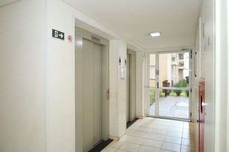 Área comum - Saguão do prédio de apartamento para alugar com 2 quartos, 49m² em Vila Nova Curuca, São Paulo