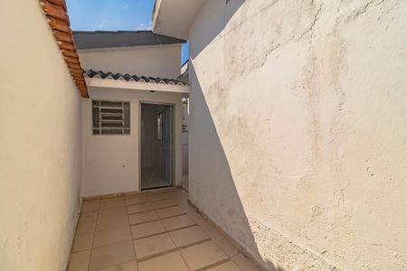 Área externa de casa para alugar com 1 quarto, 45m² em Jardim Itacolomi, São Paulo