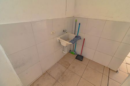 Área de serviço de casa para alugar com 1 quarto, 45m² em Jardim Itacolomi, São Paulo