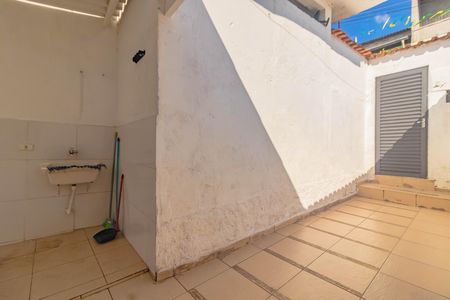 Área de serviço de casa para alugar com 1 quarto, 45m² em Jardim Itacolomi, São Paulo