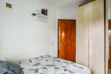 Quarto 2 de apartamento para alugar com 2 quartos, 44m² em Jardim Santo Antônio, Santo André