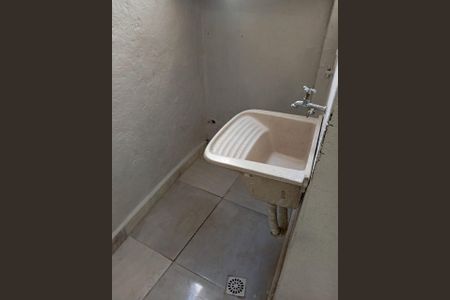Casa para alugar com 50m², 3 quartos e 1 vaga Casa para alugar com 50m², 3 quartos e 1 vagaBanheiro