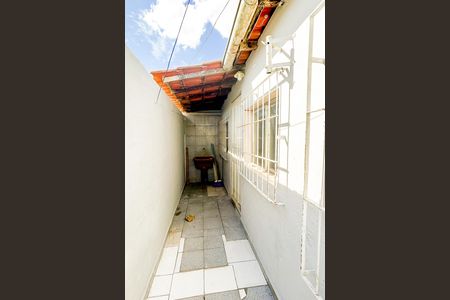 Área de serviço de casa de condomínio para alugar com 2 quartos, 70m² em Jardim Mariléa, Rio das Ostras