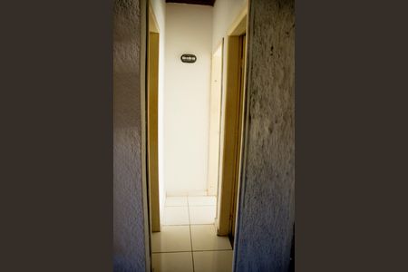 Corredor de casa de condomínio para alugar com 2 quartos, 70m² em Jardim Mariléa, Rio das Ostras