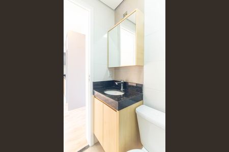 Banheiro de apartamento para alugar com 2 quartos, 40m² em Parque São Jorge, São Paulo