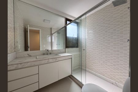 Apartamento para alugar com 262m², 3 quartos e 2 vagasSuíte 3 - Banheiro