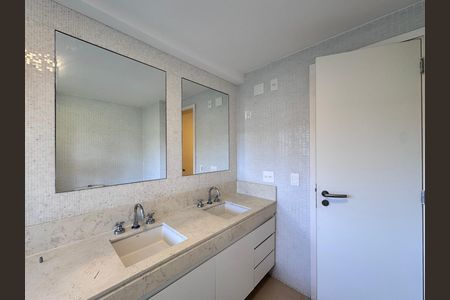 Apartamento para alugar com 262m², 3 quartos e 2 vagasSuíte 1 - Master - Banheiro