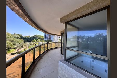 Apartamento para alugar com 262m², 3 quartos e 2 vagasVaranda