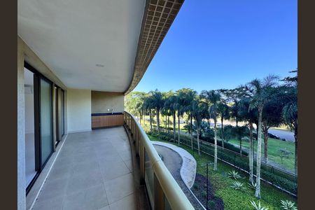 Apartamento para alugar com 262m², 3 quartos e 2 vagasVaranda