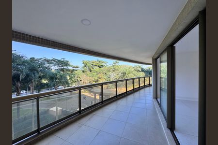 Apartamento para alugar com 262m², 3 quartos e 2 vagasVaranda