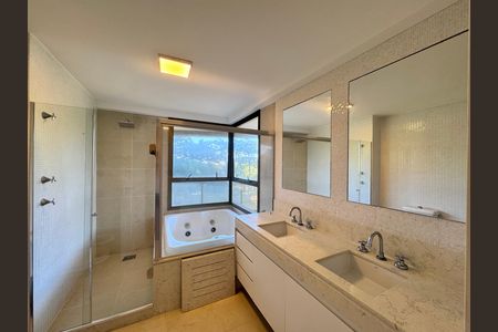 Apartamento para alugar com 262m², 3 quartos e 2 vagasSuíte 1 - Master - Banheiro