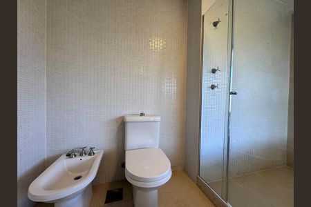 Apartamento para alugar com 262m², 3 quartos e 2 vagasSuíte 1 - Master - Banheiro