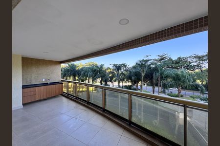 Apartamento para alugar com 262m², 3 quartos e 2 vagasVaranda