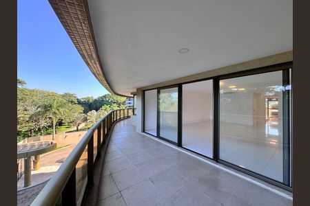 Apartamento para alugar com 262m², 3 quartos e 2 vagasVaranda