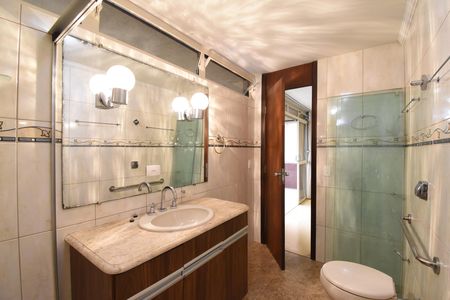 Apartamento à venda com 255m², 3 quartos e 2 vagasBanheiro da Suíte