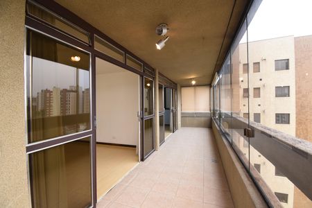 Sacada 2 de apartamento à venda com 3 quartos, 255m² em Batel, Curitiba