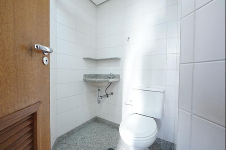 Apartamento para alugar com 100m², 3 quartos e 2 vagasBanheiro de serviço