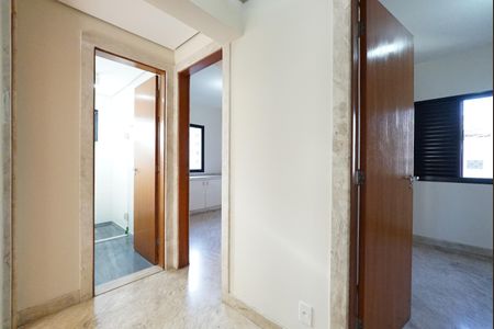 Corredor de apartamento para alugar com 3 quartos, 100m² em Vila Mariana, São Paulo