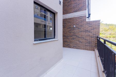 Sacada de apartamento à venda com 2 quartos, 56m² em Usina Piratininga, São Paulo
