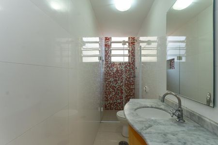 Banheiro Social de kitnet/studio para alugar com 1 quarto, 30m² em Água Branca, São Paulo