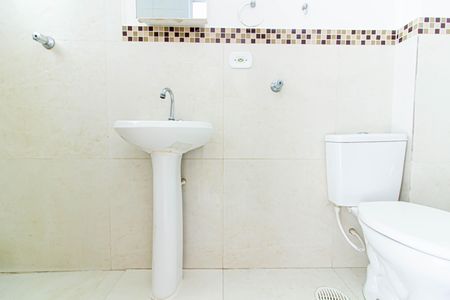 Banheiro de apartamento para alugar com 1 quarto, 39m² em Água Branca, São Paulo