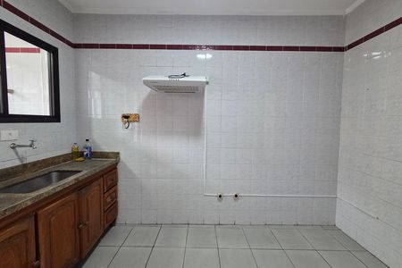 Cozinha de apartamento para alugar com 2 quartos, 85m² em Guilhermina, Praia Grande