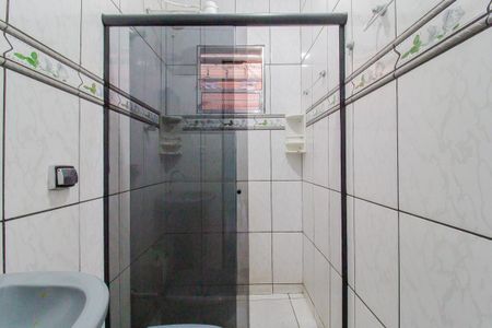 Banheiro de casa para alugar com 1 quarto, 50m² em Chácara Maria Aparecida, Mauá