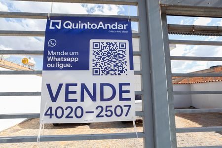 Casa de condomínio à venda com 68m², 2 quartos e 1 vagaFachada