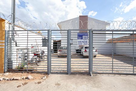 Casa de condomínio à venda com 68m², 2 quartos e 1 vagaFachada