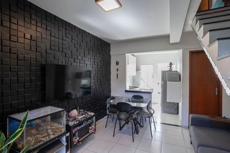 Sala de casa de condomínio à venda com 2 quartos, 68m² em Parque Xangri-lá, Contagem