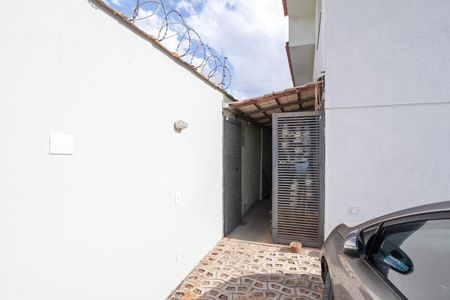 Casa de condomínio à venda com 68m², 2 quartos e 1 vagaEntrada