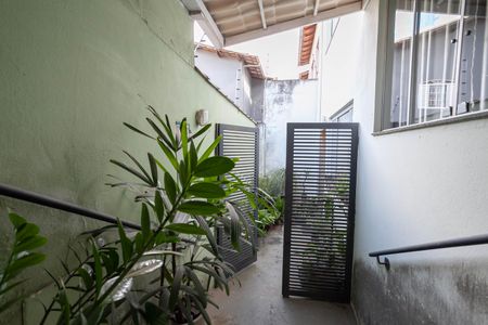 Casa de condomínio à venda com 68m², 2 quartos e 1 vagaEntrada