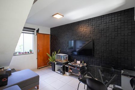 Casa de condomínio à venda com 68m², 2 quartos e 1 vagaSala