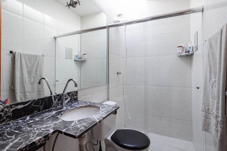 Banheiro social de casa de condomínio à venda com 2 quartos, 68m² em Parque Xangri-lá, Contagem