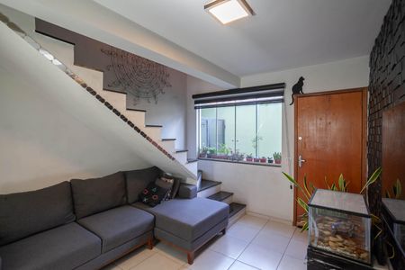 Sala de casa de condomínio à venda com 2 quartos, 68m² em Parque Xangri-lá, Contagem