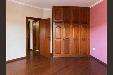 Casa para alugar com 277m², 5 quartos e 4 vagas Casa para alugar com 277m², 5 quartos e 4 vagasQuarto