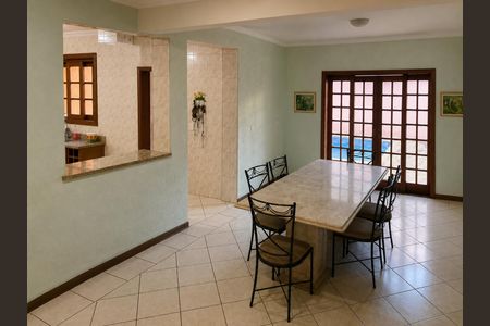 Casa para alugar com 277m², 5 quartos e 4 vagas Casa para alugar com 277m², 5 quartos e 4 vagasCozinha