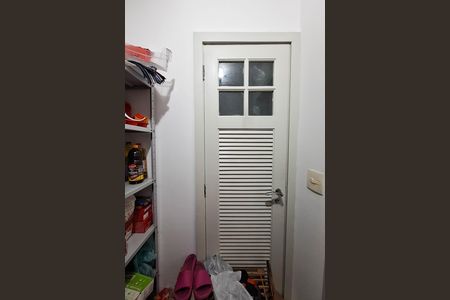 Apartamento à venda com 160m², 4 quartos e 2 vagas Apartamento à venda com 160m², 4 quartos e 2 vagasBanheiro de serviço