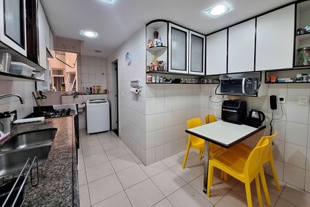 Apartamento à venda com 160m², 4 quartos e 2 vagas Apartamento à venda com 160m², 4 quartos e 2 vagasCozinha